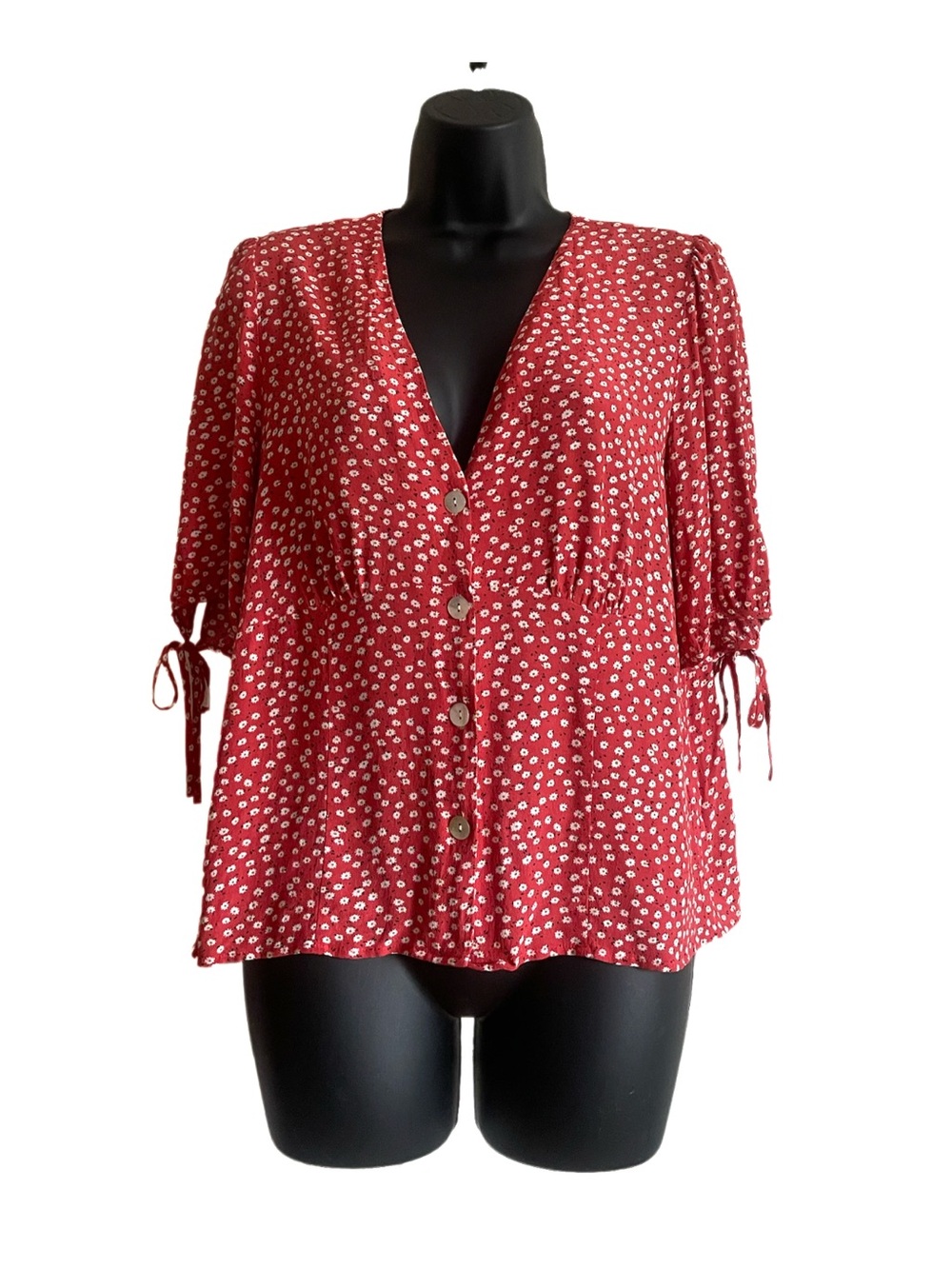Rails “Amelia” Carmine Daisy Button-Down V-Neck Top